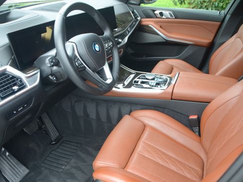 Used 2025 BMW X5 xDrive50e AWD/4WD image 2