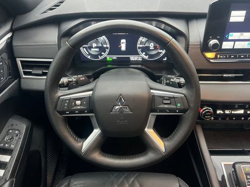 Used 2025 Mitsubishi Outlander SEL image 28