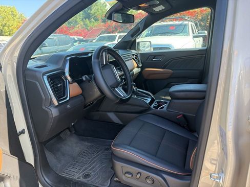 Used 2024 GMC Canyon AT4 w/ Technology Package image 7