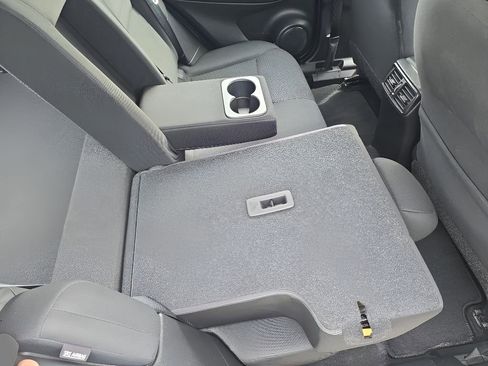 Used 2022 Nissan Rogue Sport S image 33