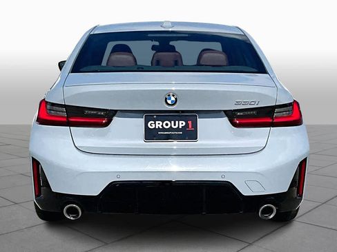 Used 2023 BMW 330i Sedan w/ M Sport Package image 5