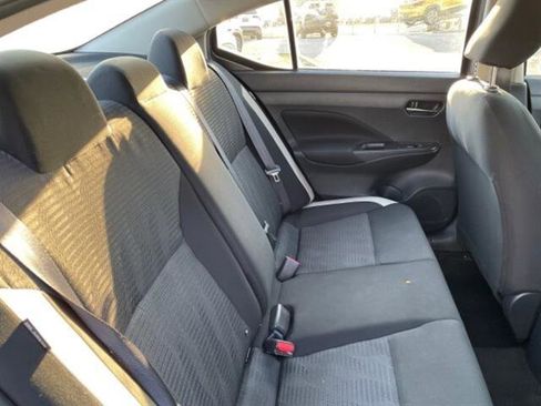 Used 2022 Nissan Versa SV image 10