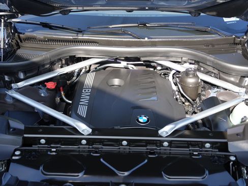 Used 2024 BMW X7 xDrive40i w/ Premium Package image 26