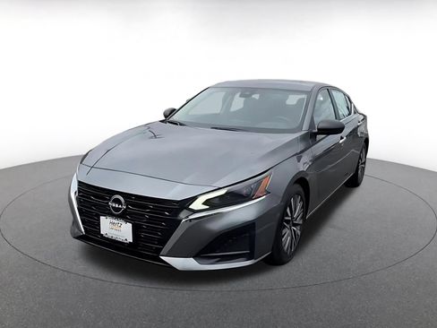 Used 2025 Nissan Altima 2.5 SV FWD image 7