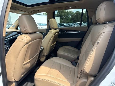 Used 2023 Cadillac XT6 Premium Luxury w/ Platinum Package AWD/4WD image 9