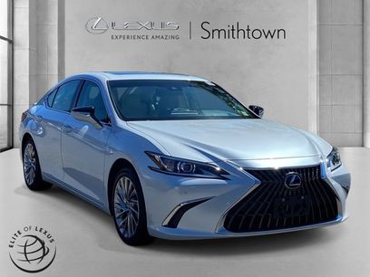Used 2023 Lexus ES 300h w/ Luxury Package