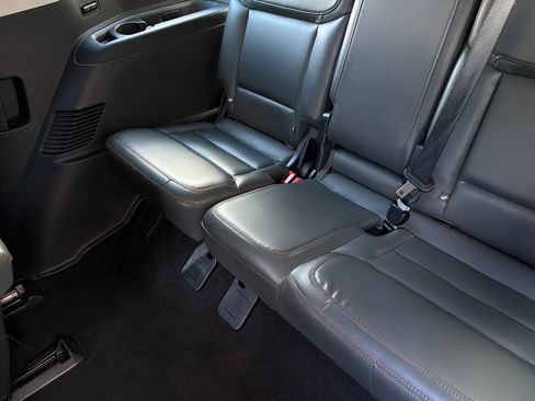 Certified 2025 Ford Expedition Active AWD/4WD image 17