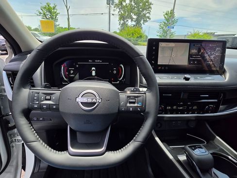 Used 2025 Nissan Rogue SL w/ Tech Package AWD/4WD image 15
