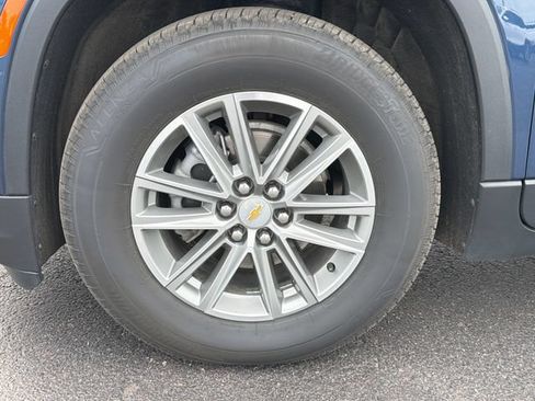 Used 2023 Chevrolet Traverse LT AWD/4WD image 11