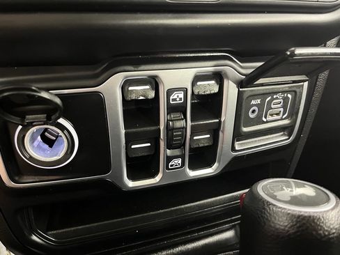 Used 2021 Jeep Wrangler Unlimited Sport AWD/4WD image 24