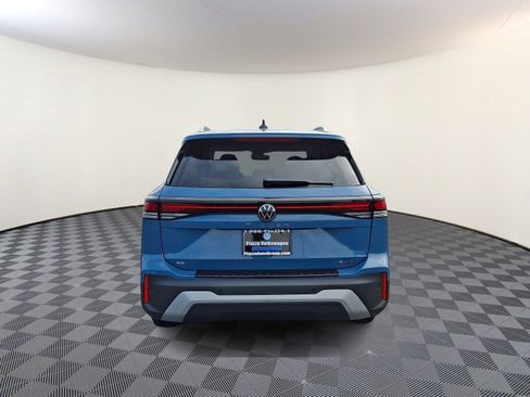 Used 2025 Volkswagen Tiguan SE image 6