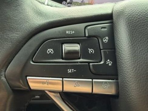 Used 2024 Cadillac Escalade ESV Sport w/ LPO, ONYX Package AWD/4WD image 22