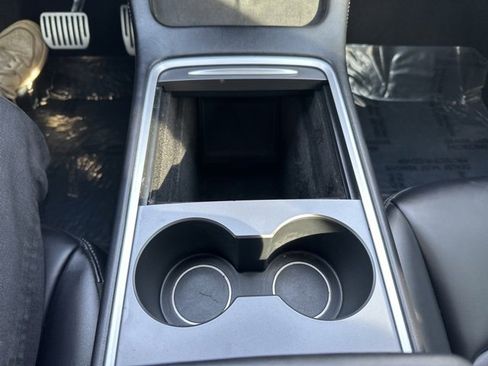Used 2022 Tesla Model Y Long Range image 28