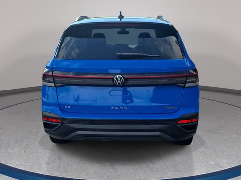 Used 2025 Volkswagen Taos SE AWD/4WD image 6