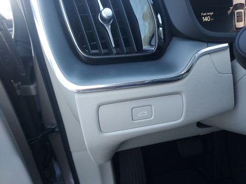 Used 2024 Volvo XC60 B5 Core w/ Climate Package image 28