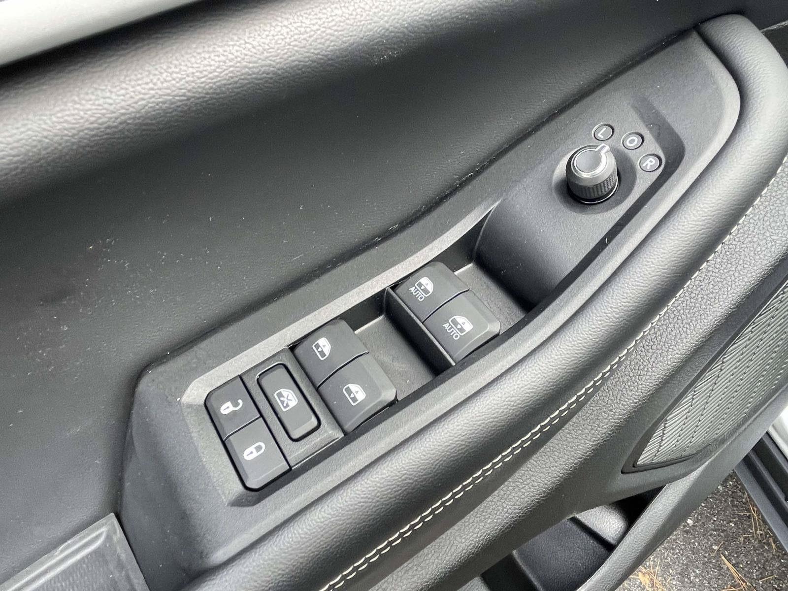 Used 2023 Jeep Grand Cherokee Limited AWD/4WD image 19
