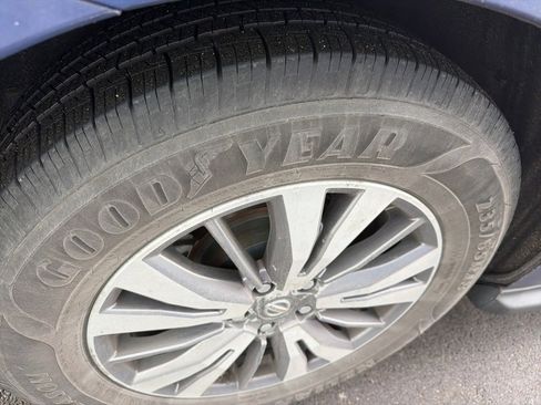 Used 2017 Nissan Pathfinder SL image 4