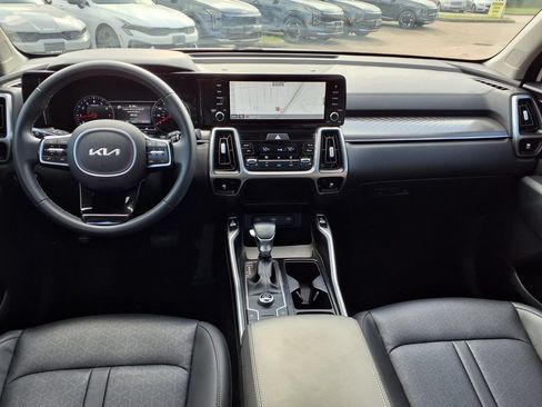Used 2022 Kia Sorento S w/ Panoramic Sunroof Package FWD image 9