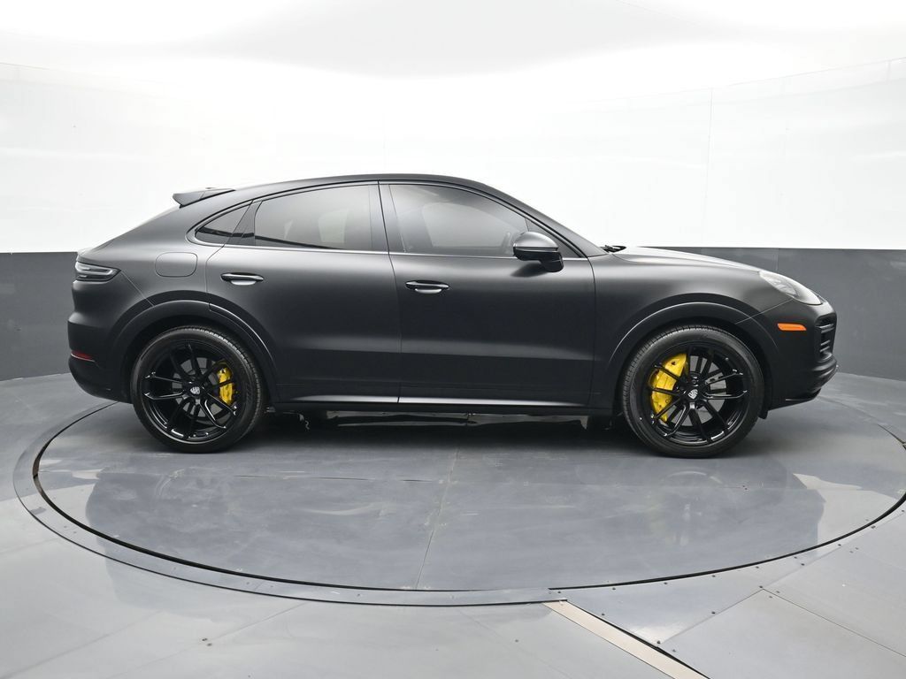 Certified 2022 Porsche Cayenne Turbo AWD/4WD image 18