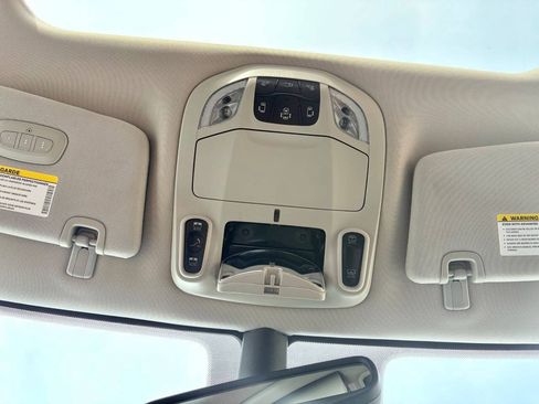 Used 2023 Chrysler Pacifica Limited FWD image 17