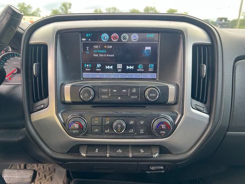 Used 2018 GMC Sierra 1500 SLE w/ SLE Value Package AWD/4WD image 9