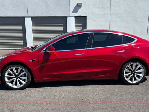 Used 2018 Tesla Model 3 Long Range RWD image 2