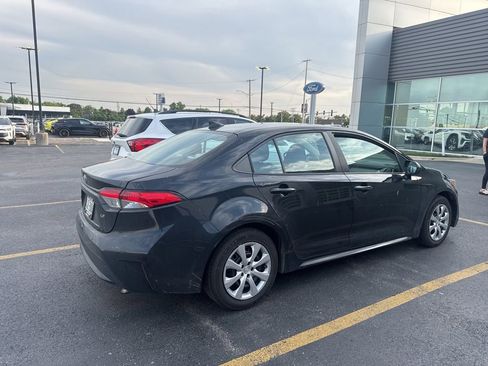 Used 2021 Toyota Corolla LE FWD image 4