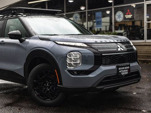 New 2026 Mitsubishi Outlander Trail Edition image 3