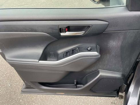 Certified 2022 Toyota Highlander XLE image 16