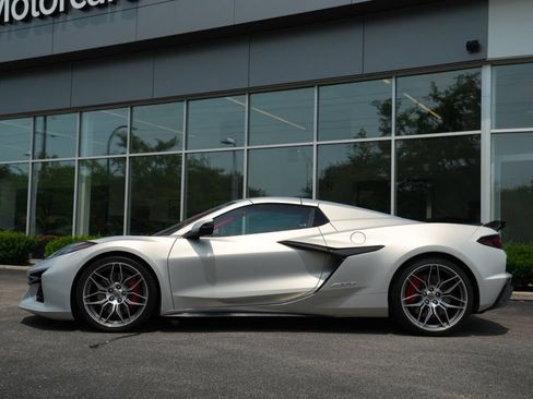 Used 2023 Chevrolet Corvette Z06 w/ Chrome Exterior Badge Package RWD image 9