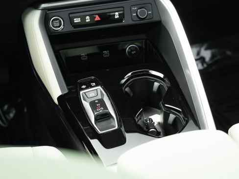 Certified 2025 Audi Q5 Premium AWD/4WD image 12