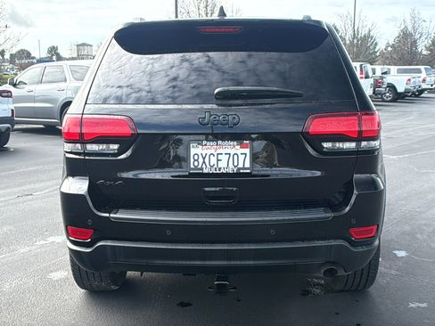 Used 2019 Jeep Grand Cherokee Laredo image 4