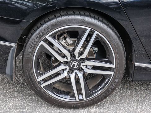 Certified 2018 Honda Accord Touring image 9