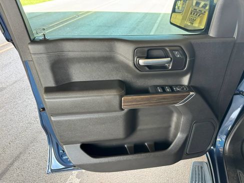 Used 2021 Chevrolet Silverado 1500 LT w/ Z71 Off-Road Package AWD/4WD image 12