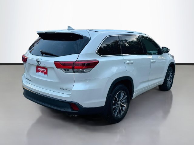 Used 2017 Toyota Highlander XLE AWD/4WD image 5