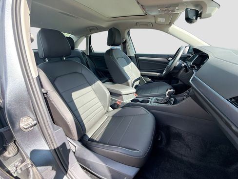 Used 2023 Volkswagen Jetta SE FWD image 14