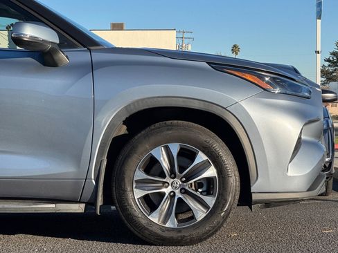 Used 2022 Toyota Highlander XLE image 34