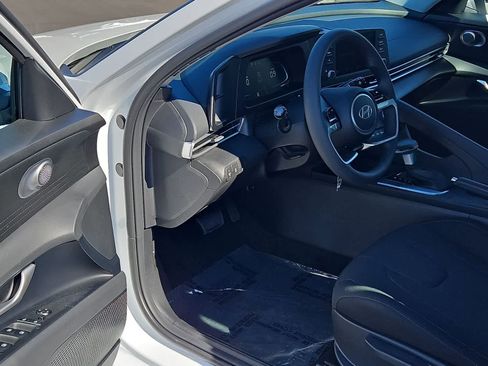 New 2026 Hyundai Elantra SE image 10