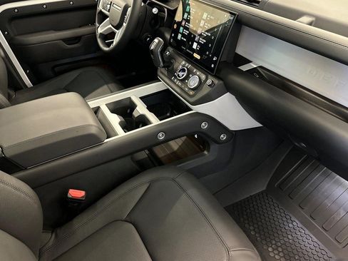 New 2026 Land Rover Defender 110 X-Dynamic SE AWD/4WD image 28