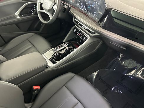 Used 2025 Audi Q5 Premium w/ Convenience Package image 15
