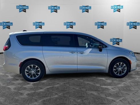 New 2026 Chrysler Pacifica Select AWD/4WD image 6