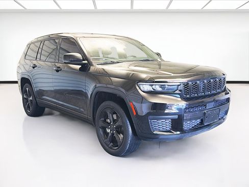 Used 2021 Jeep Grand Cherokee L Laredo image 3