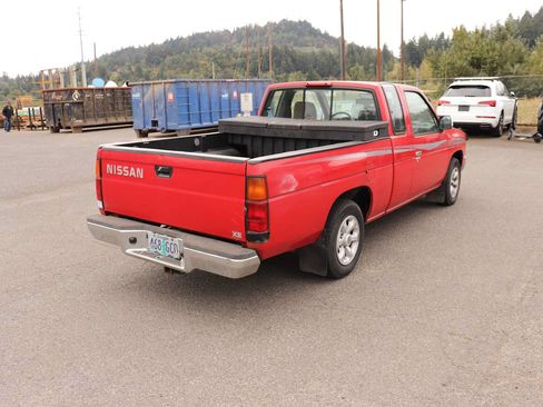 Used 1996 Nissan Pickup 2WD King Cab image 5