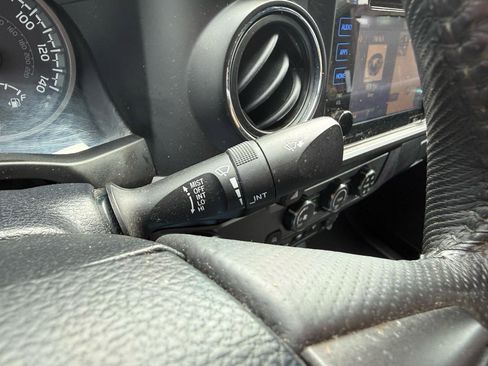 Used 2019 Toyota Tacoma TRD Sport w/ Technology Package RWD image 25