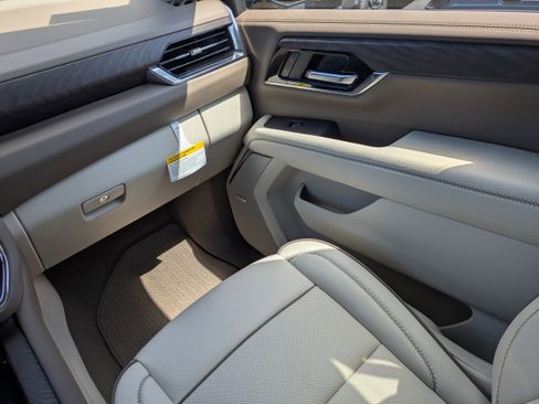 New 2026 GMC Yukon XL Denali w/ Denali Reserve Package image 16