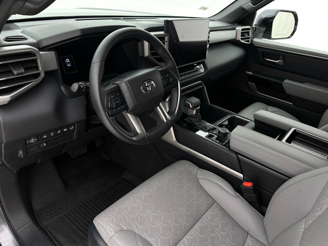 Used 2025 Toyota Tundra Limited AWD/4WD image 12