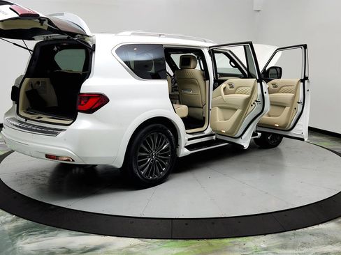 Used 2021 INFINITI QX80 Sensory w/ All-Season Package image 11