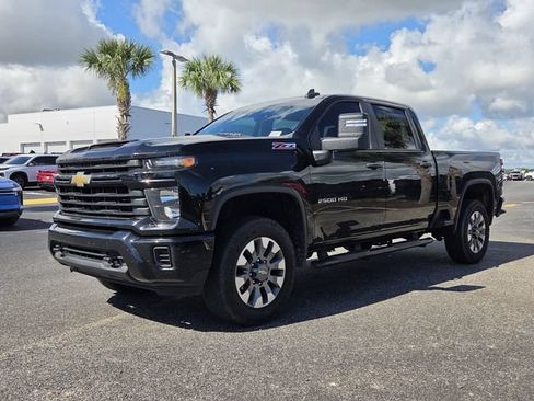 Used 2024 Chevrolet Silverado 2500 Custom w/ Custom Convenience Package AWD/4WD image 2