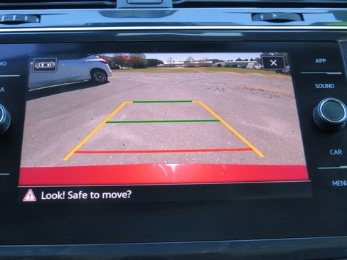 Used 2022 Volkswagen Tiguan SE w/ Panoramic Sunroof Package image 30