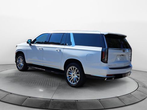 Used 2022 Cadillac Escalade ESV Premium Luxury AWD/4WD image 5